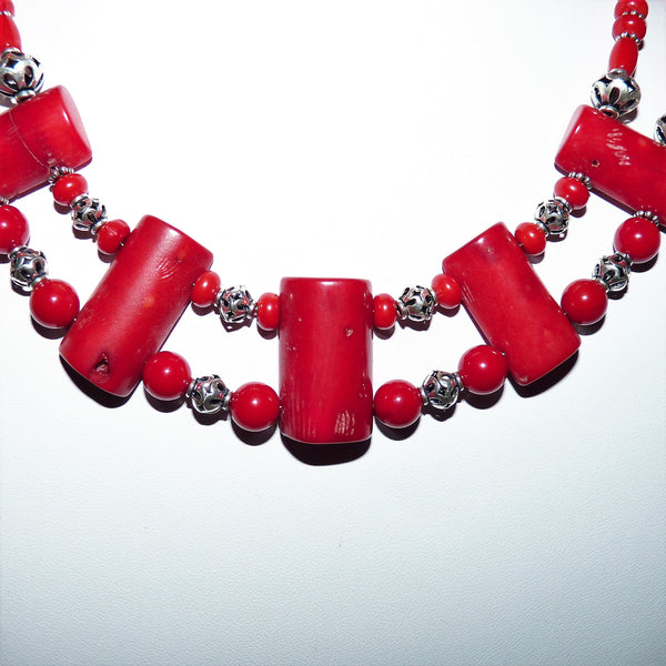 CAPTIVATING CORAL NECKLACE